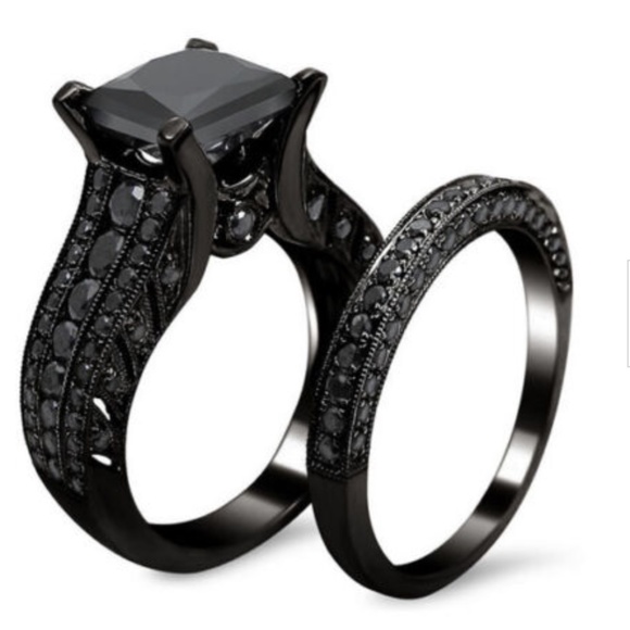 New Elegant 18k Gold Filled Black Diamond Ring - Picture 2 of 9